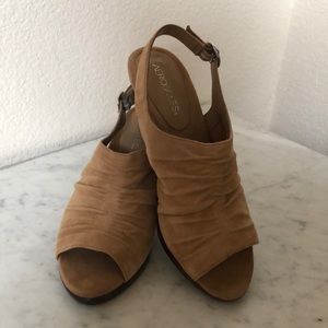 Aerosoles Slingback Heels. Camel. Size 8M. Suede.